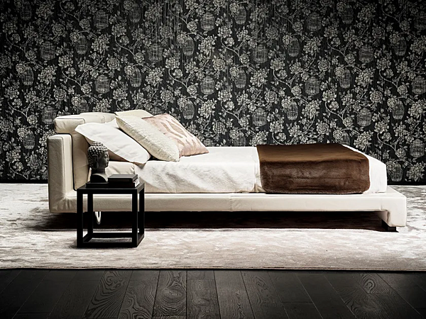 Leather double bed with upholstered headboard Mussi Nirvana factory MUSSI from Italy. Foto №3