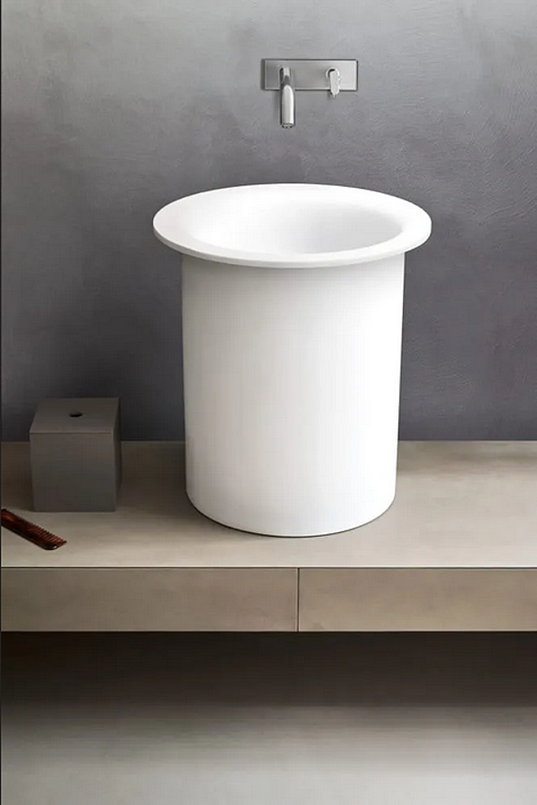 Wall mounted stainless steel washbasin mixer with square plate AGAPE factory Agape from Italy. Foto №2