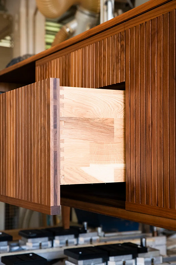 Solid wood sideboard with doors DALE Eleva A 125 factory DALE from Italy. Foto №4