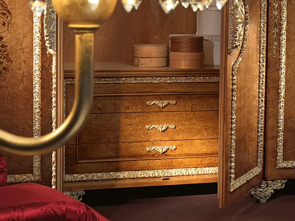 Wardrobe made of wood with mirrored doors A.R. Arredamenti Royal Collection 760 factory A.R.ARREDAMENTI SRL from Italy. Foto №2