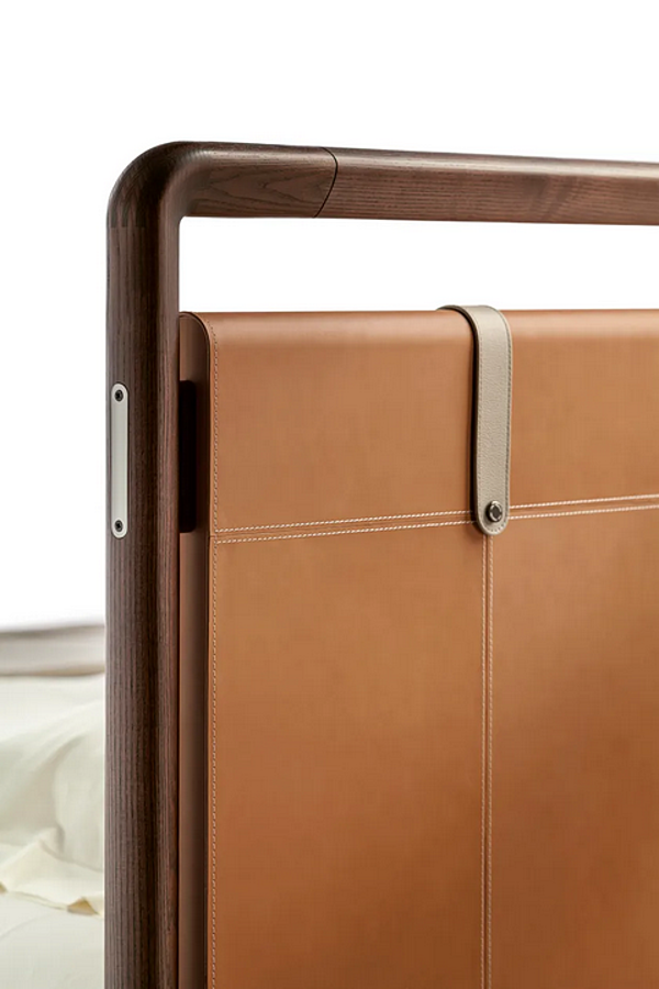 Leather double bed with fabric upholstered headboard POLTRONA FRAU Volare Due factory POLTRONA FRAU from Italy. Foto №5