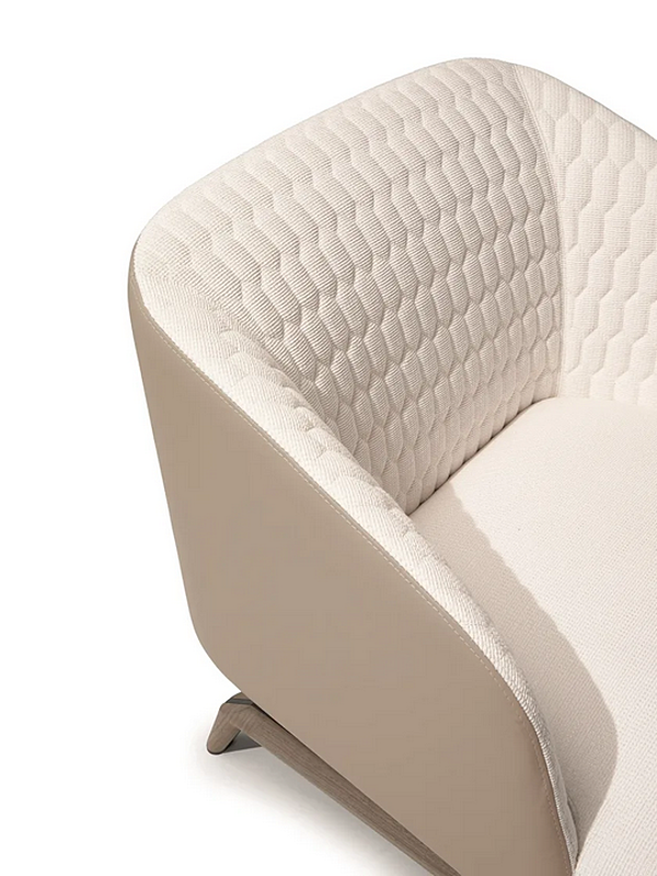 Fabric armchair with armrests GIORGETTI Janet factory GIORGETTI from Italy. Foto №3
