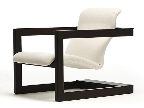 Cantilever armchair with wooden frame and leather seat Mussi Palco factory MUSSI from Italy. Foto №1
