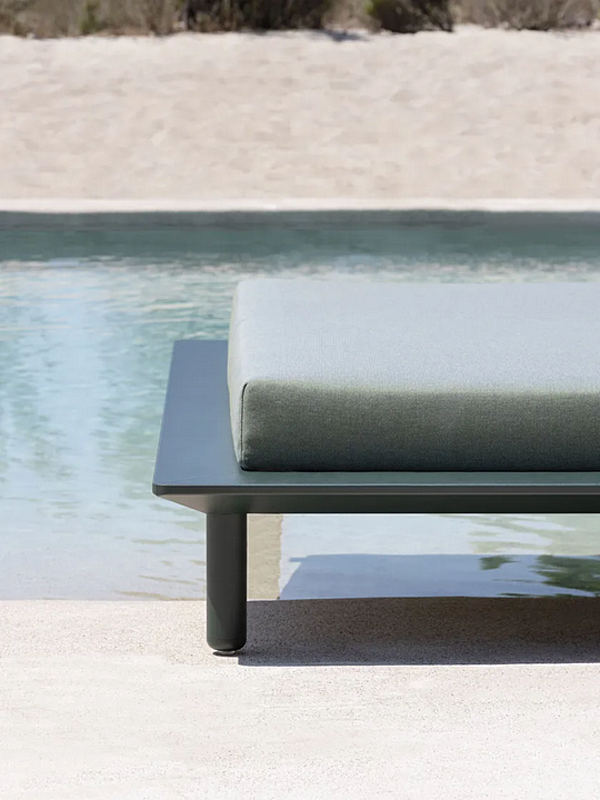 Garden Bed with Soft Backrest Acrylic and Aluminium VARASCHIN Sunmoon Tatami factory VARASCHIN from Italy. Foto №8