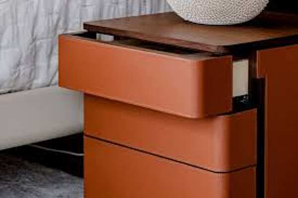 Bedside table POLTRONA FRAU Fidelio Notte factory POLTRONA FRAU from Italy. Foto №11