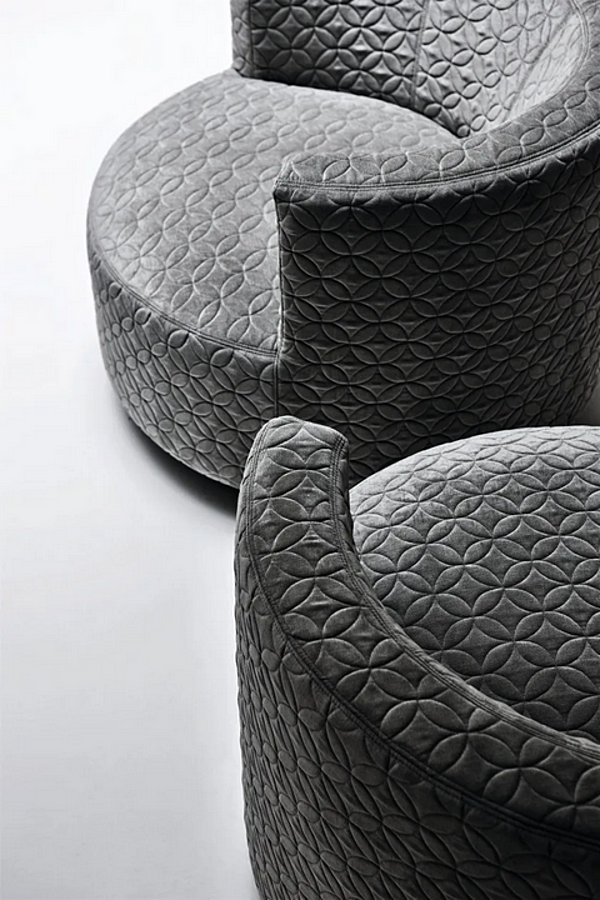 Swivel fabric armchair with armrests Saba Chance factory SABA from Italy. Foto №2