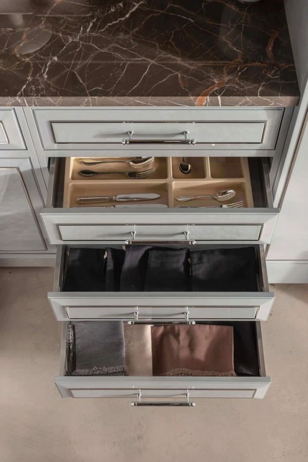 Custom Eucalyptus Kitchen with Handles and Peninsula Martini Interiors Essenza Numero5 factory MARTINI INTERIORS from Italy. Foto №5