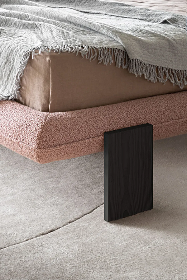 Fabric bed with upholstered back Saba Wabi factory SABA from Italy. Foto №12