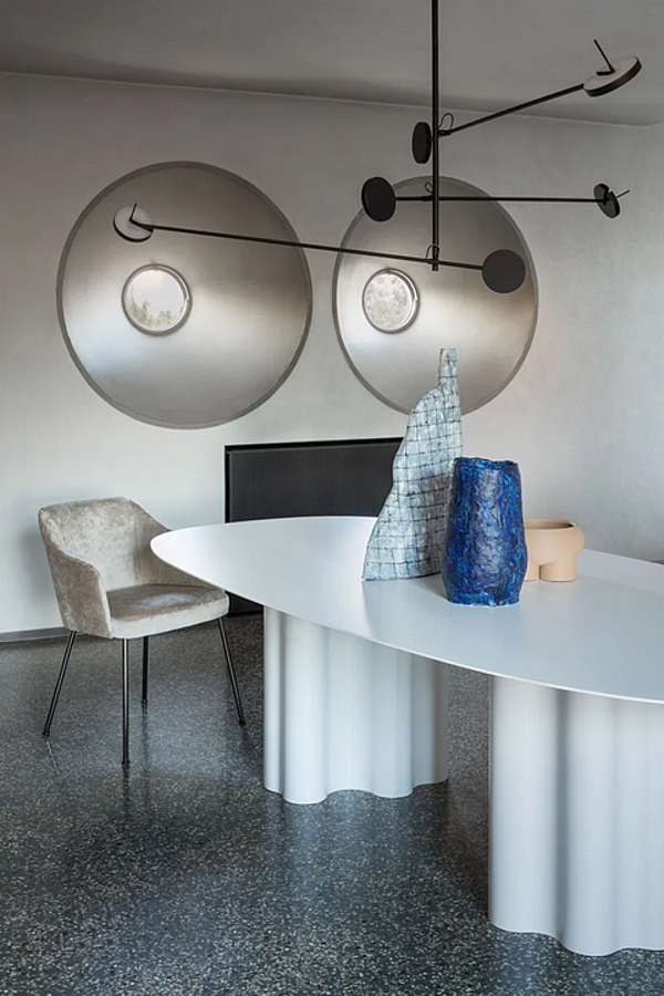 Oval table with polyurethane base and lacquered MDF top Saba Teatro Magico factory SABA from Italy. Foto №4