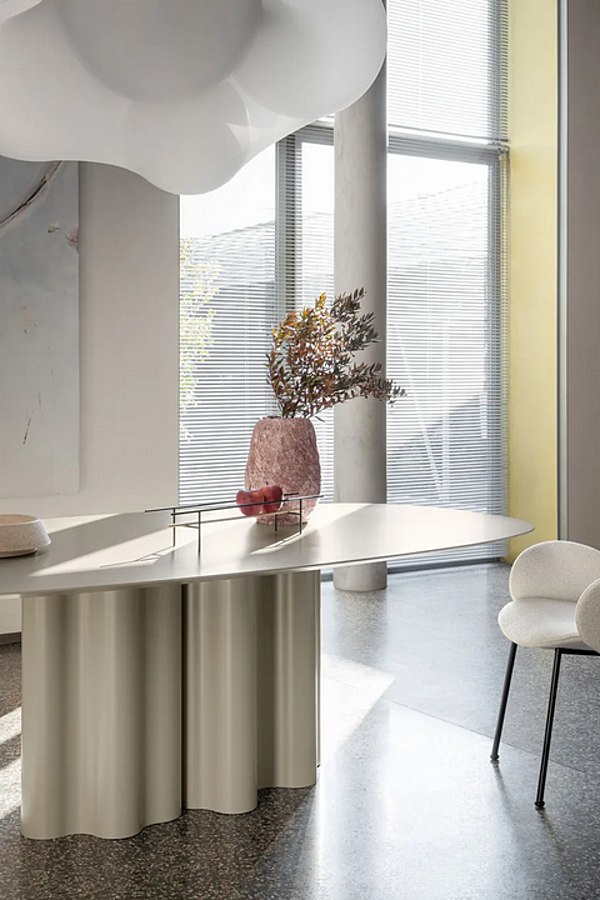 Oval table with polyurethane base and lacquered MDF top Saba Teatro Magico factory SABA from Italy. Foto №7