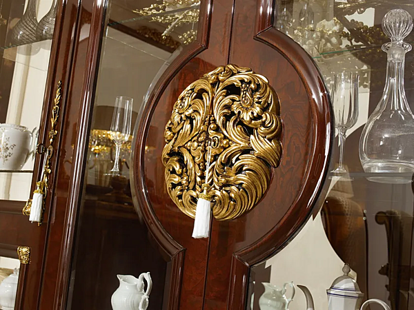 Display cabinet in wood A.R. Arredamenti Grand Royal factory A.R.ARREDAMENTI SRL from Italy. Foto №4