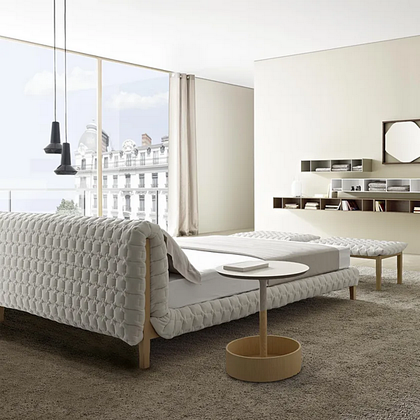 Double bed with upholstered headboard fabric LIGNE ROSET Ruche factory LIGNE ROSET from Italy. Foto №2