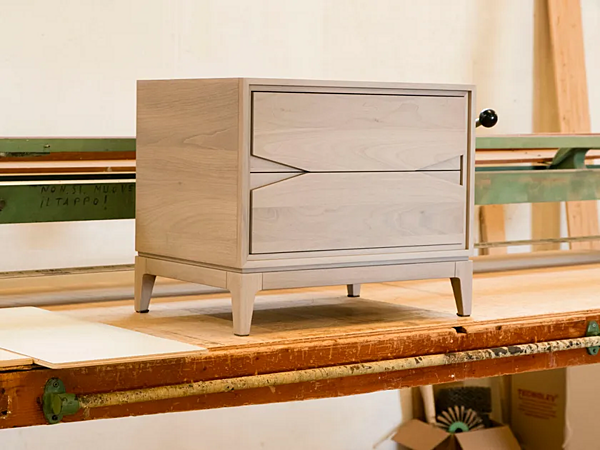 Solid wood bedside table with drawers DALE M 631 factory DALE from Italy. Foto №5