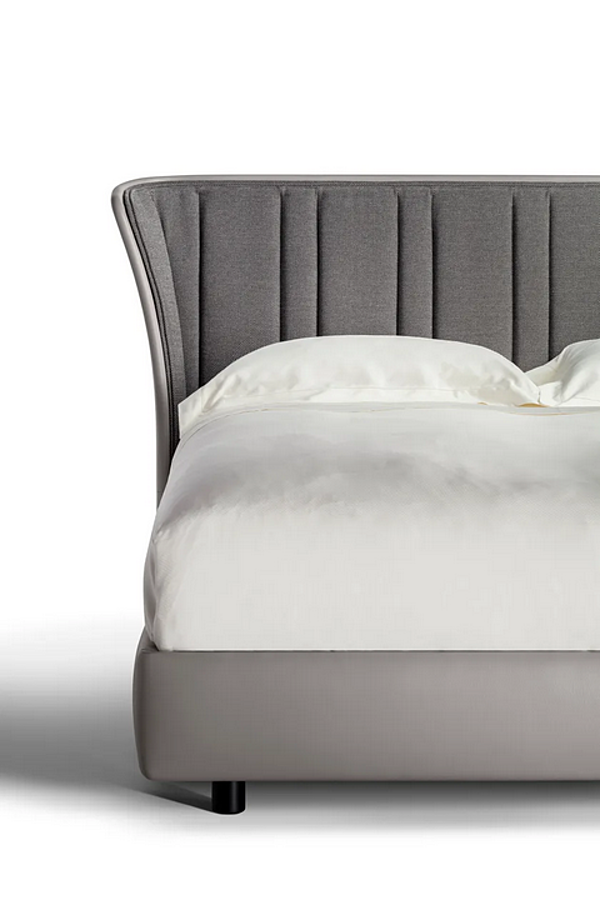 Double bed with upholstered headboard fabric POLTRONA FRAU Lola Darling factory POLTRONA FRAU from Italy. Foto №4