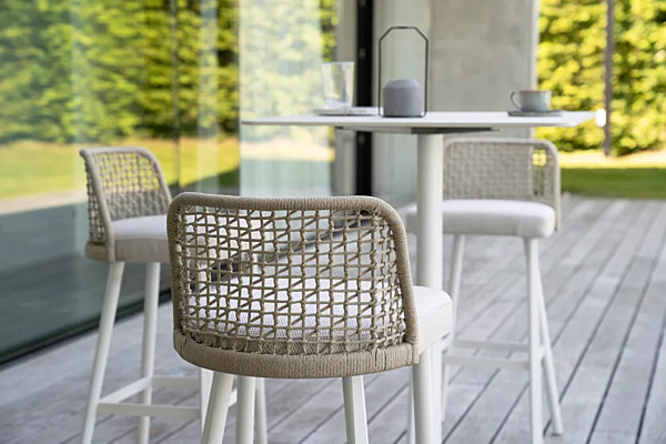 Garden stool with footrest in high powder-coated aluminum VARASCHIN EMMA 23650, 23651 factory VARASCHIN from Italy. Foto №4