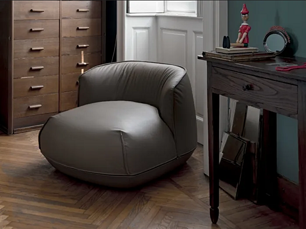 Upholstered Leather Armchair Kristalia Brioni factory Kristalia from Italy. Foto №1