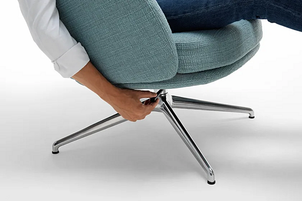 Bergere armchair with removable cover and padded headrest Saba Sunset factory SABA from Italy. Foto №7