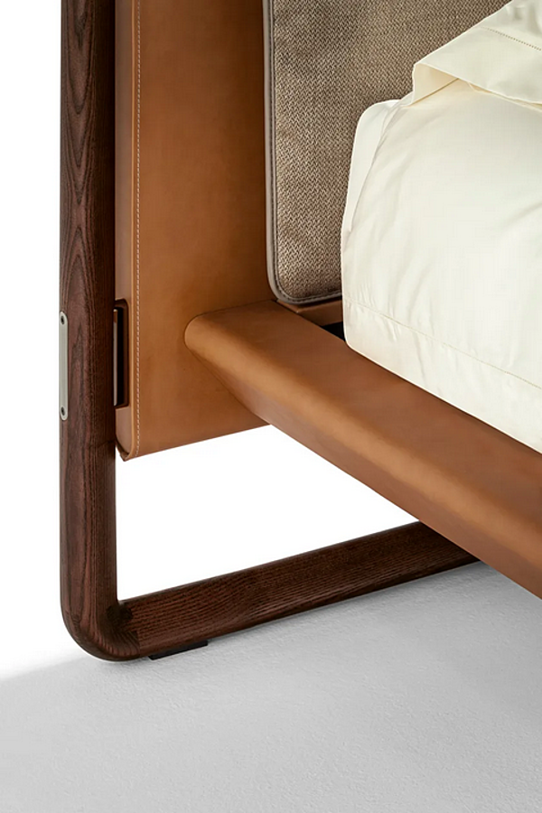 Leather double bed with fabric upholstered headboard POLTRONA FRAU Volare Due factory POLTRONA FRAU from Italy. Foto №7