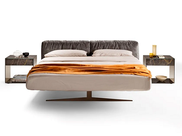 Double bed with upholstered headboard fabric LAGO Axum factory LAGO from Italy. Foto №2