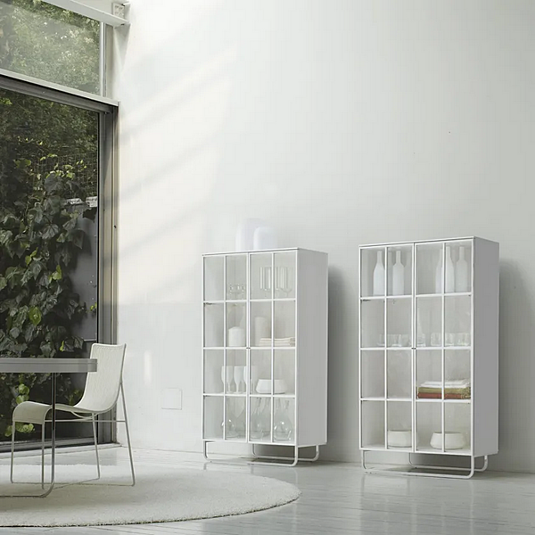 Wood and Glass Display Cabinet LIGNE ROSET Hyannis Port 008LAK10 factory LIGNE ROSET from Italy. Foto №2