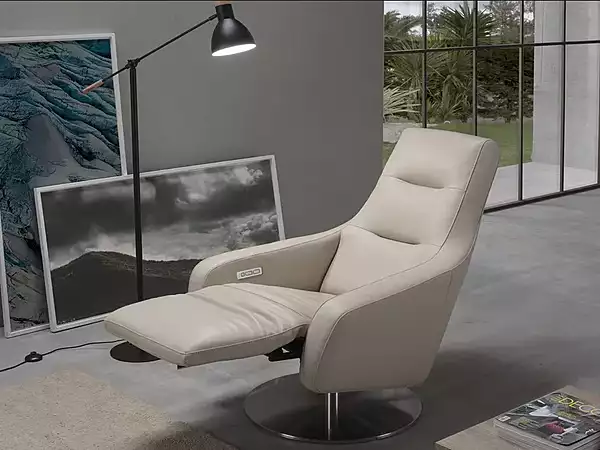 Swivel leather armchair with motorised functions Egoitaliano Nora factory Egoitaliano from Italy. Foto №3