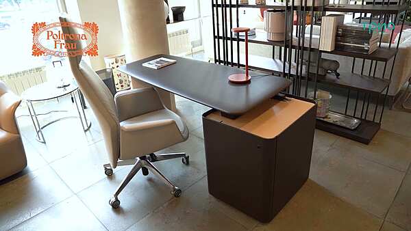 Desk POLTRONA FRAU Trust Desk factory POLTRONA FRAU from Italy. Foto №7