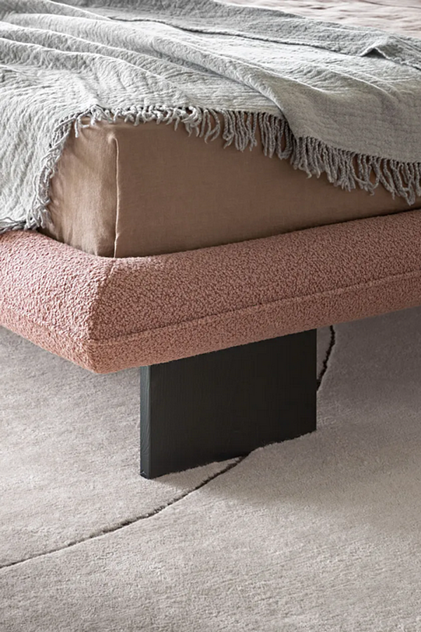 Fabric bed with upholstered back Saba Wabi factory SABA from Italy. Foto №11