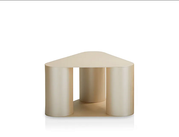 Triangular metal coffee table Tres Saba factory SABA from Italy. Foto №4