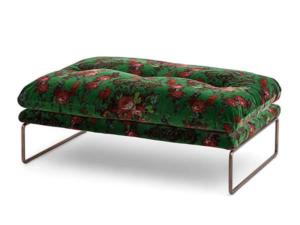 Upholstered fabric footstool Saba New York Suite factory SABA from Italy. Foto №2