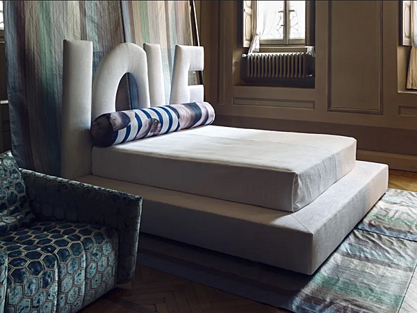 Double bed with upholstered headboard fabric ERBA ITALIA LOVE BED factory ERBA ITALIA from Italy. Foto №2