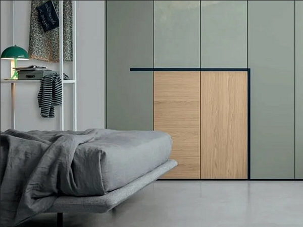 Sectional wardrobe Aria Kristalia with sliding doors and wooden finish factory Kristalia from Italy. Foto №1