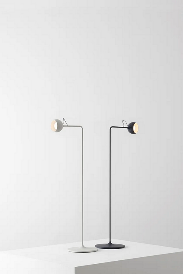 Adjustable metal floor lamp Ixa Artemide factory Artemide from Italy. Foto №3