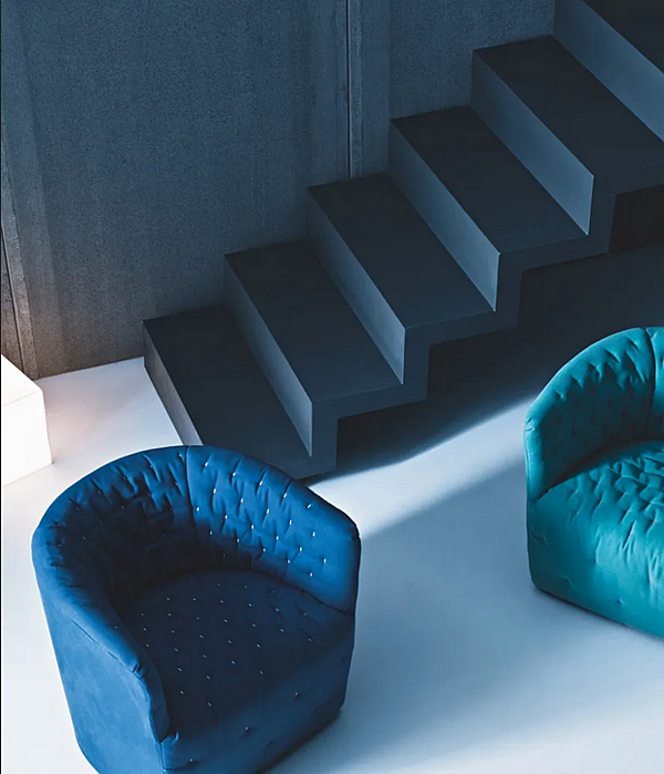 Polyurethane armchair with removable cover and armrests Saba Amelie factory SABA from Italy. Foto №3