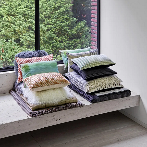 Rectangular Cushion in Cotton and Linen Alvor by Ligne Roset 11020402-11020403 factory LIGNE ROSET from Italy. Foto №3