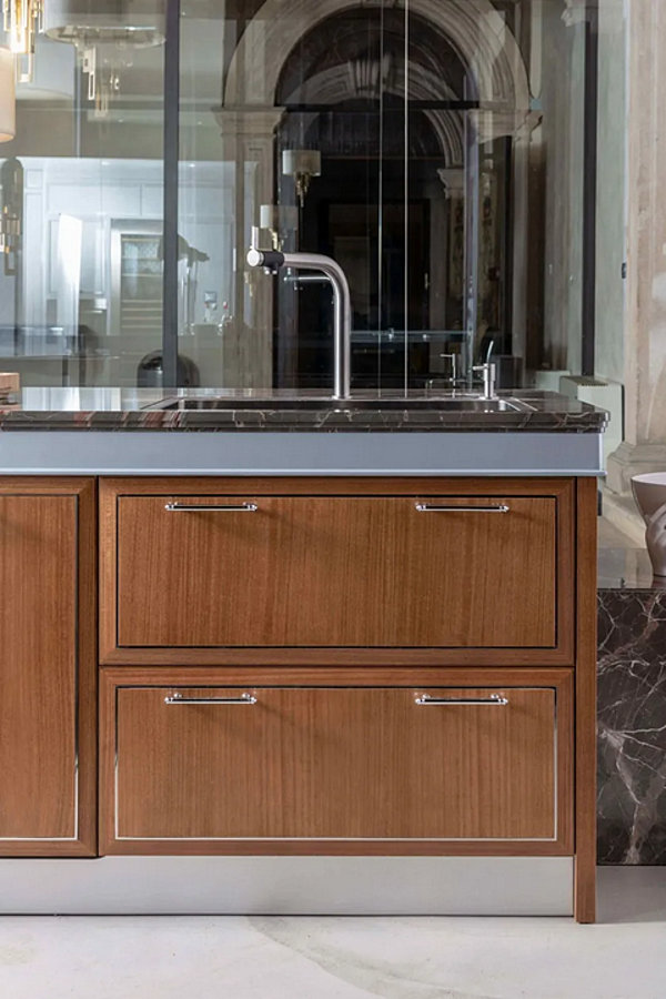 Custom Eucalyptus Kitchen with Handles and Peninsula Martini Interiors Essenza Numero5 factory MARTINI INTERIORS from Italy. Foto №15
