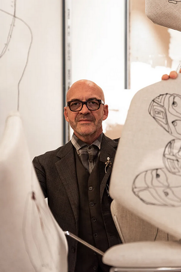 Sled base fabric chair with armrests Saba New York by Marras factory SABA from Italy. Foto №9