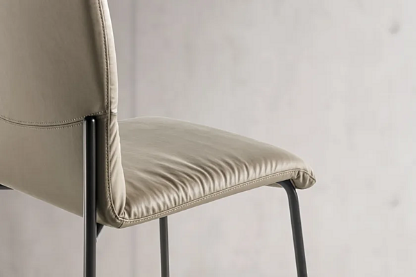 Upholstered leather chair Woop LAGO factory LAGO from Italy. Foto №2