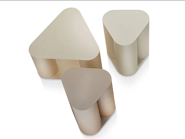 Triangular metal coffee table Tres Saba factory SABA from Italy. Foto №2