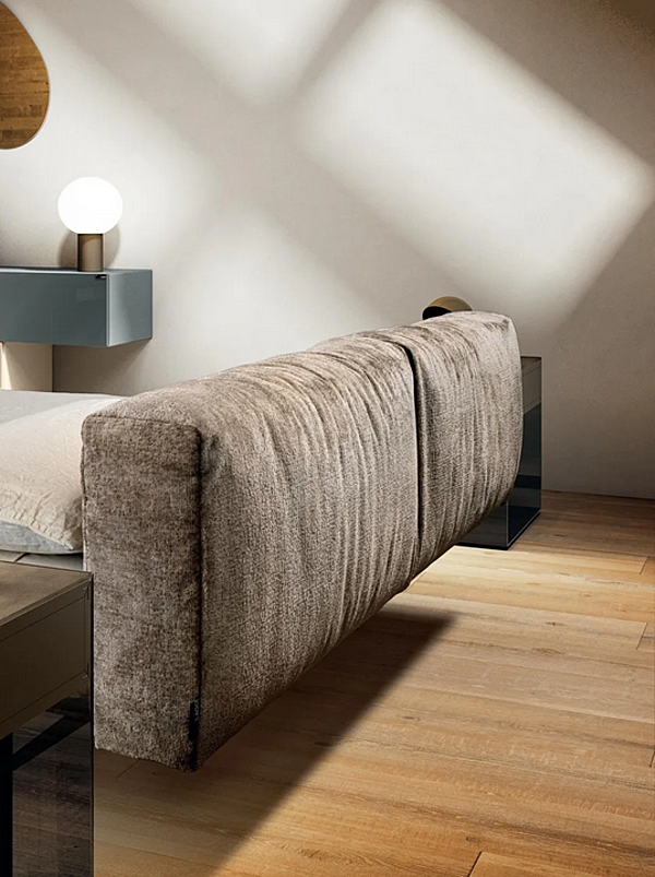 Double bed with upholstered headboard fabric LAGO Air Soft 1562 1562 factory LAGO from Italy. Foto №2