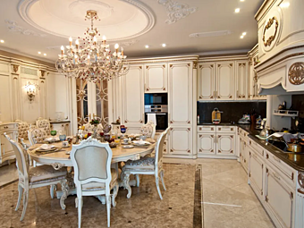 Kitchen with handles Sogno Cucina Chelyabinsk by Martini Interiors Kitchen with handles Sogno Cucina Chelyabinsk by Martini Interiors factory MARTINI INTERIORS from Italy