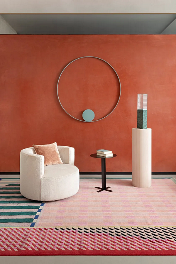 Swivel fabric armchair with armrests Saba Chance factory SABA from Italy. Foto №3