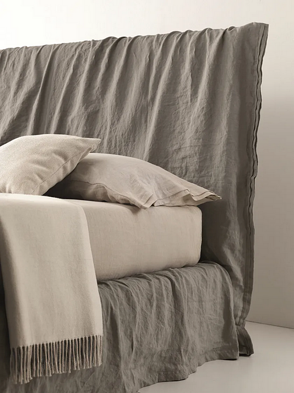 Upholstered double bed with soft back Duomo Design Dress factory Duomo Design from Italy. Foto №2