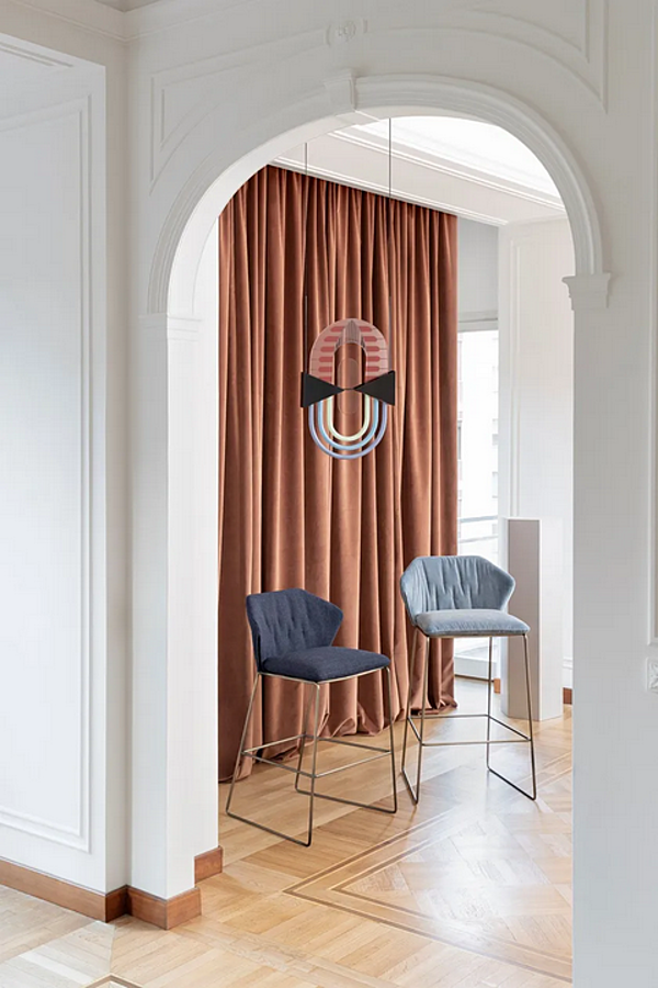 Fabric stool with footrest Saba New York factory SABA from Italy. Foto №5