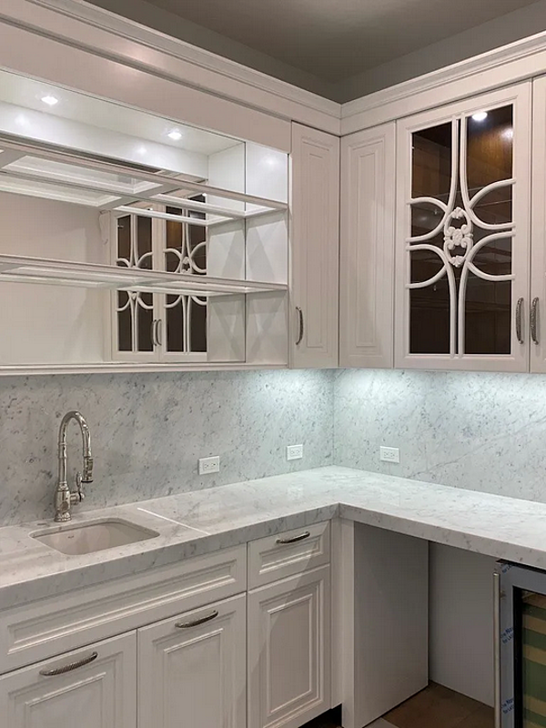Custom Solid Wood Kitchen with Island and Handles Martini Interiors Bakersfield factory MARTINI INTERIORS from Italy. Foto №7