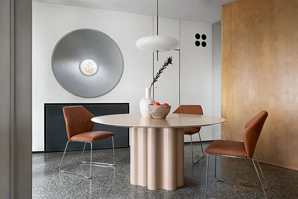 Round table with polyurethane base and lacquered MDF top Saba Teatro Magico factory SABA from Italy. Foto №3