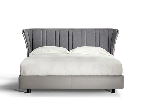 Double bed with upholstered headboard fabric POLTRONA FRAU Lola Darling factory POLTRONA FRAU from Italy. Foto №2