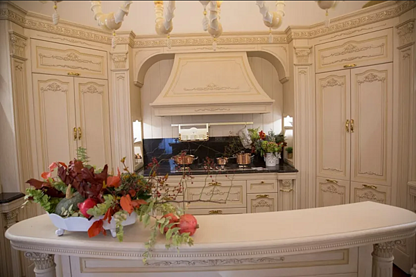 Kitchen with island Desiderio Martini Interiors factory MARTINI INTERIORS from Italy. Foto №2