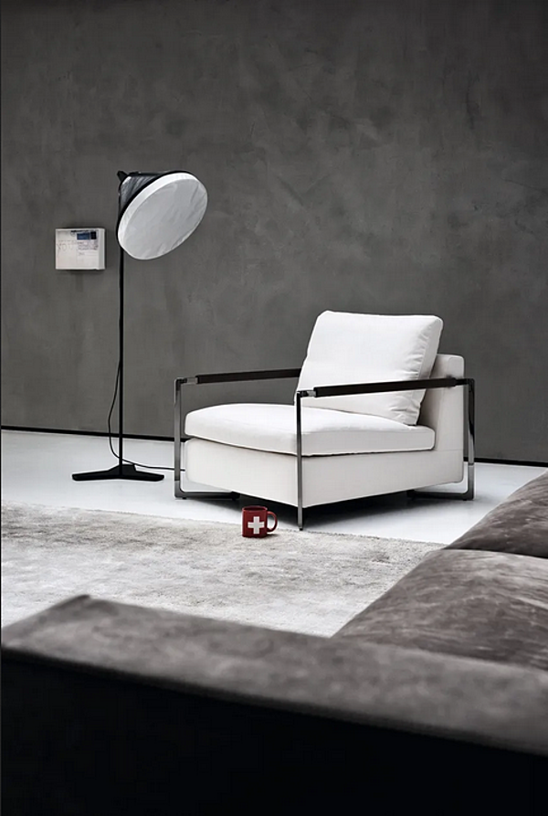 Fabric armchair with armrests Saba Italia No Logo Light factory SABA from Italy. Foto №2
