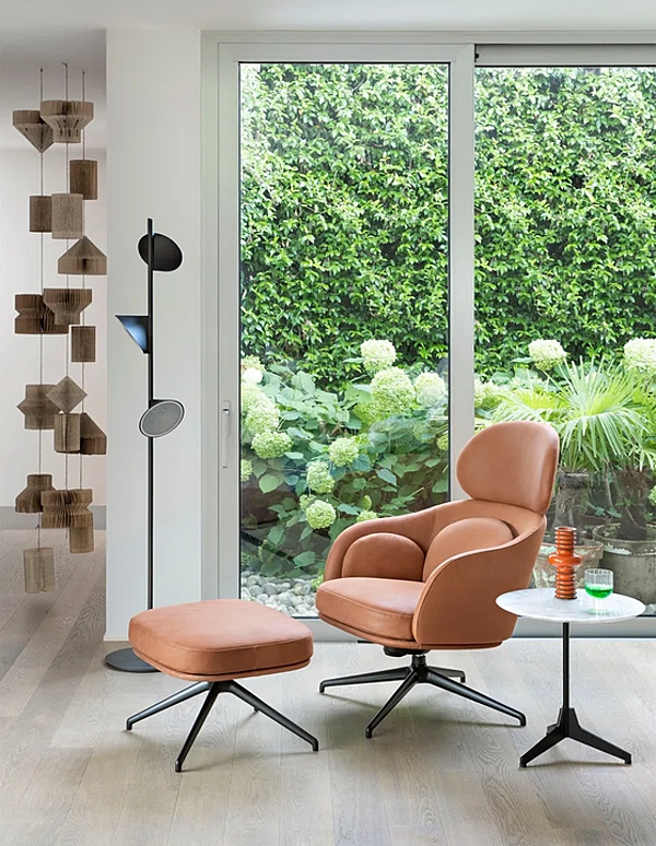 Upholstered Footstool with 4 Spoke Base Sunset Saba factory SABA from Italy. Foto №7