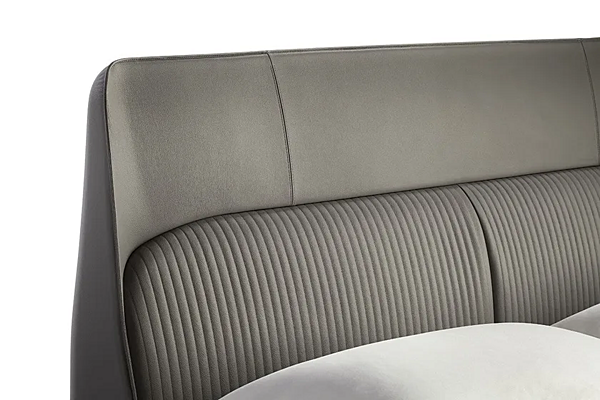 Leather bed with upholstered headboard POLTRONA FRAU Coupe de Luxe factory POLTRONA FRAU from Italy. Foto №5